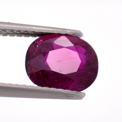 Tormalina rosa da 1,84 carati taglio ovale 8,33 x 7,12 mm