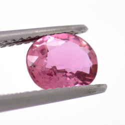 0,93 ct rosa Turmalin im Ovalschliff 7,35 x 5,85 mm