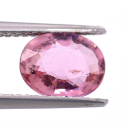 1,65 ct rosa Turmalin im Ovalschliff 8,57 x 6,75 mm