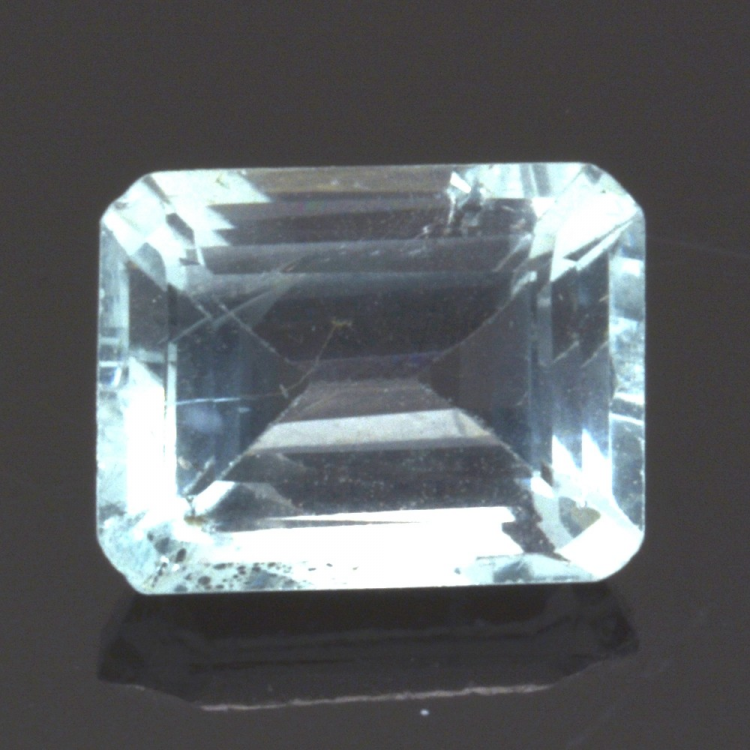 2.42ct Acquamarina in Faccettato Smeraldo